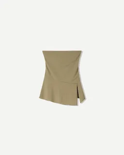 Top bandeau asimétrico crepé de Bershka en Tops para argentina