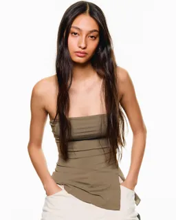 Top bandeau asimétrico crepé de Bershka en Tops para argentina