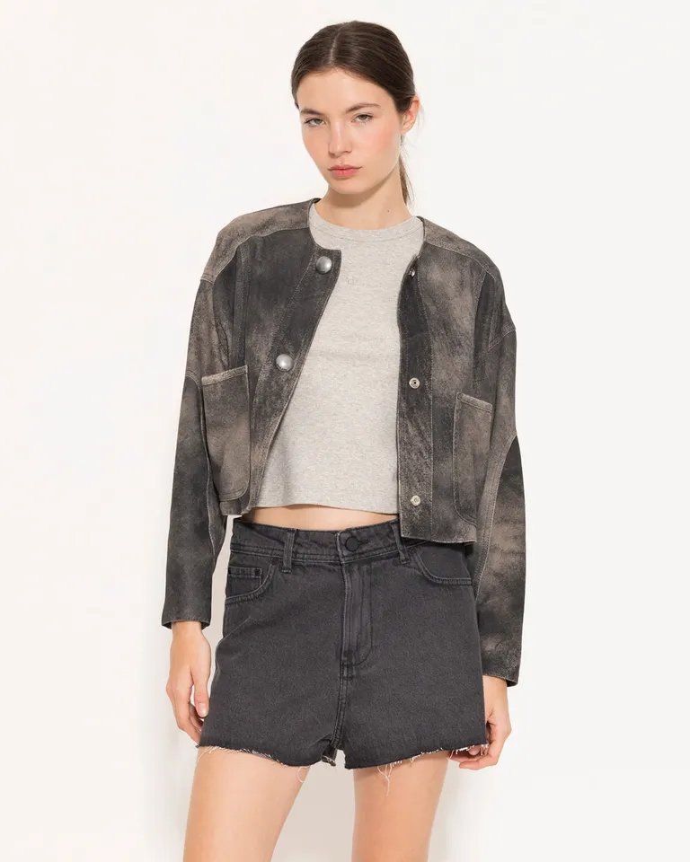 Shorts de denim negro con trama blanca de corte medio y calce clásico de Jazmin Chebar en Shorts para argentina