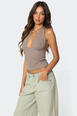 Top halter escote profundo mila de Edikted en Tops para argentina