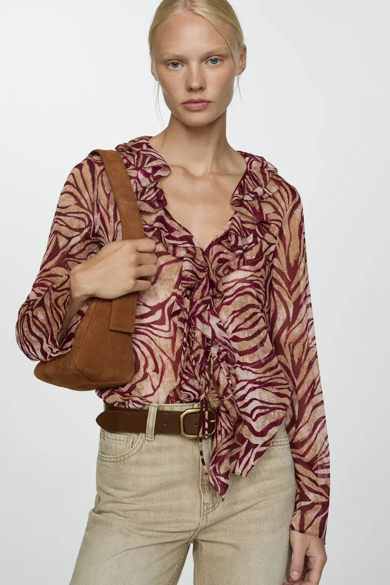 Blusa estampada con volantes de Mango en Blusas para argentina
