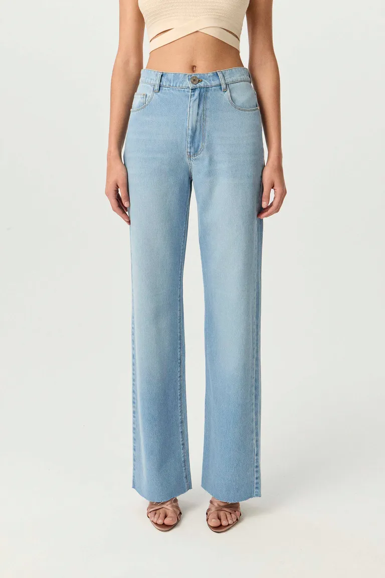 Pantalón vaquero de corte relajado y pierna ancha con diseño de 5 bolsillos de Markova en Pantalones para argentina