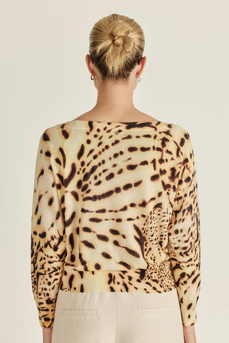 Sweater de viscosa con exclusivo diseño estampado y escote pronunciado de Tucci en Buzos y Sweaters para argentina