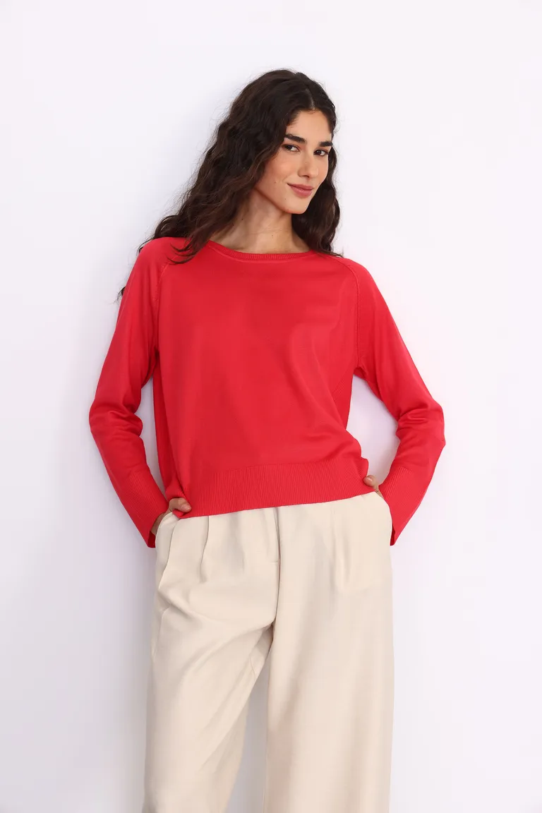 Sweater rojo amplio con detalles laterales - Prenda elegante y cómoda de Yagmour en Buzos y Sweaters para argentina