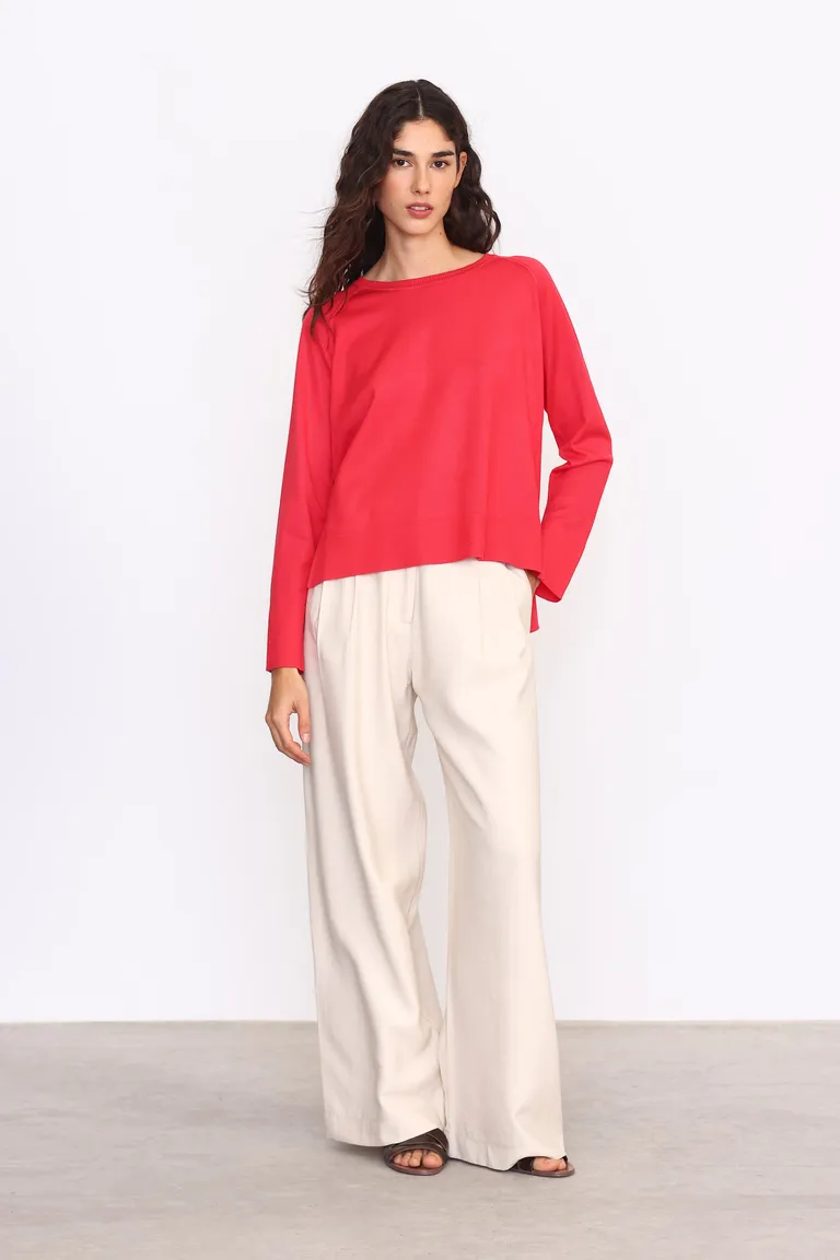 Sweater rojo amplio con detalles laterales - Prenda elegante y cómoda de Yagmour en Buzos y Sweaters para argentina