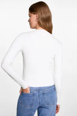 Remera costuras decorativas de Mango Teen en Buzos y Sweaters para argentina