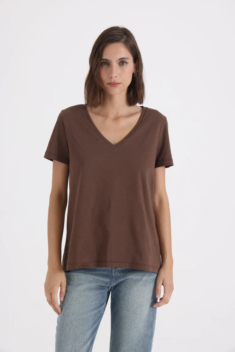 Remera básica de corte recto con escote en v y mangas cortas para mujer de Yagmour en Remeras para argentina