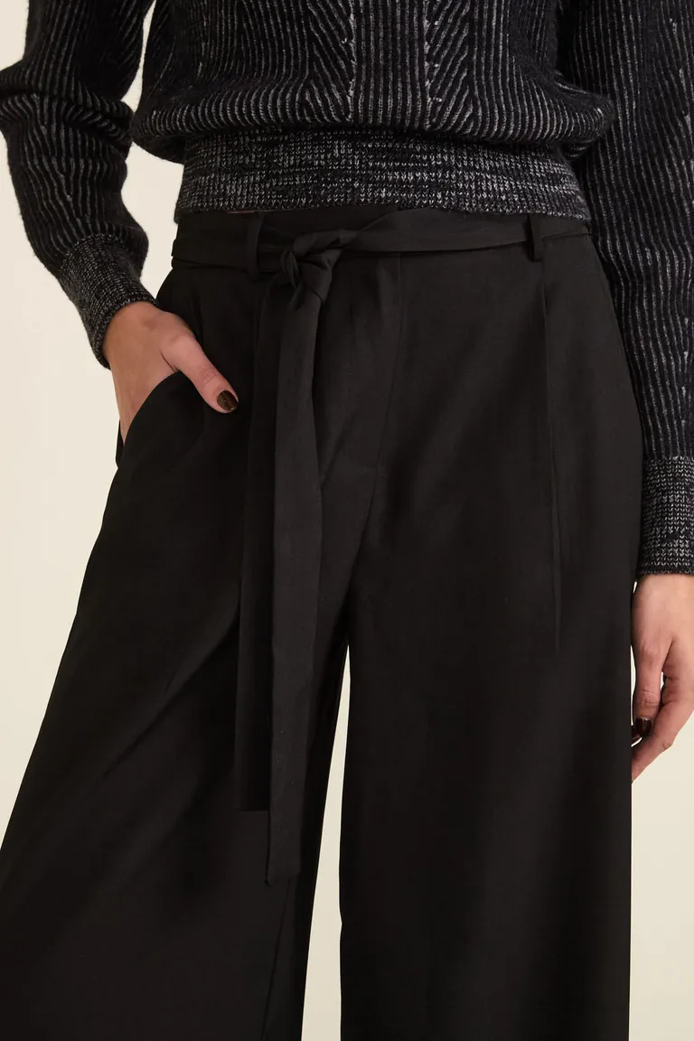 Pantalón sastrero wide leg de tiro alto con lazo en cintura y pinzas delanteras de Cuesta Blanca en Pantalones para argentina