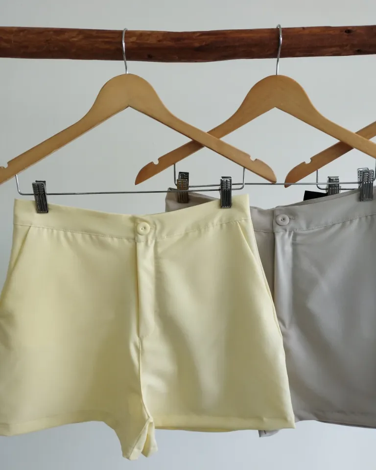 Shorts básicos negros con diseño clásico y corte elegante para mujer de Lemmon en Shorts para argentina