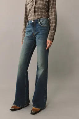 Jeans flare tiro alto de Mango en Pantalones para argentina