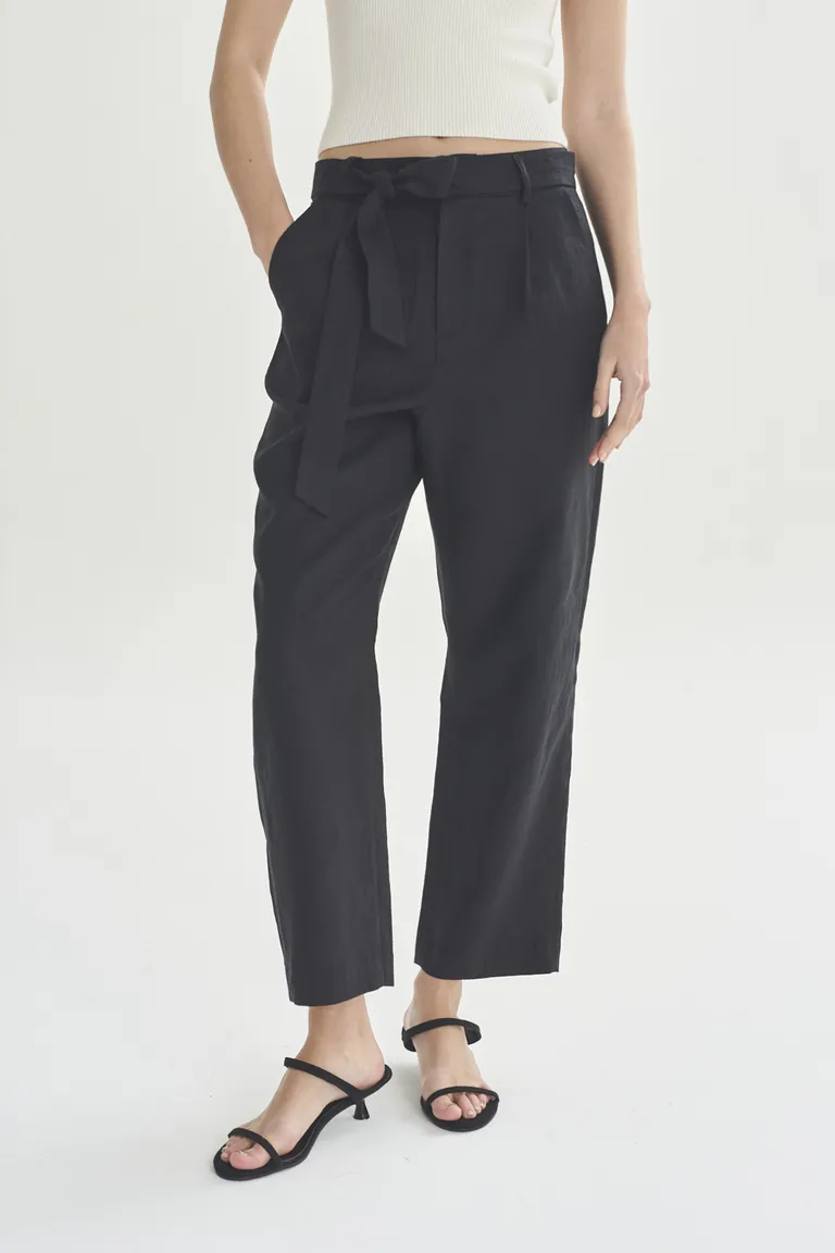 Pantalón ancho de corte recto en color negro para mujer de Akiabara en Pantalones para argentina