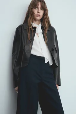Pantalón pinzado wideleg de Mango en Pantalones para argentina