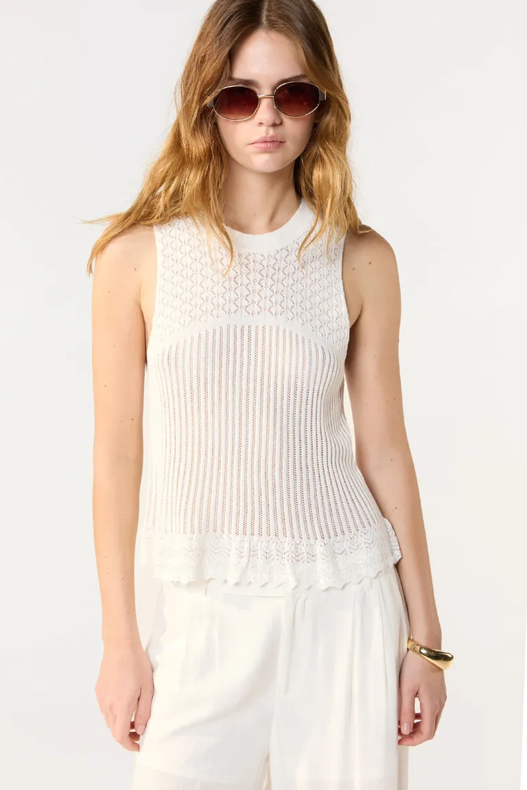 Top sin mangas de tejido calado, ideal para un estilo elegante y casual de Cuesta Blanca en Tops para argentina
