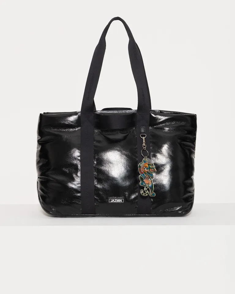 Bolso de fin de semana de cuerina negra con correa tejida y detalles prácticos de Jazmin Chebar en Bolsos y Carteras para argentina