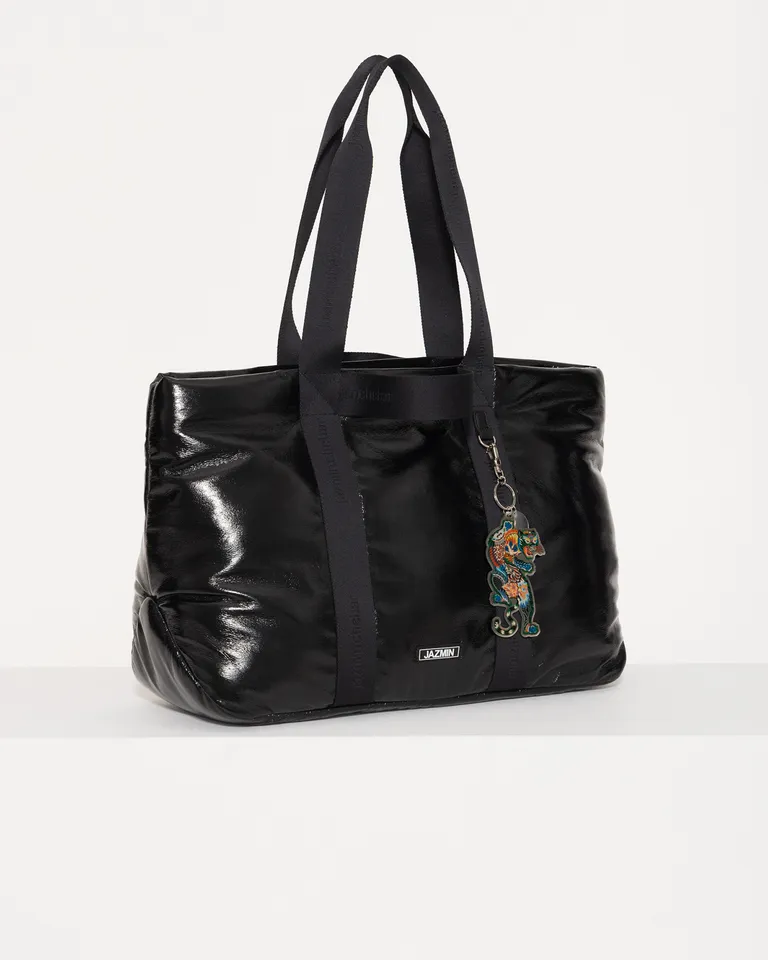 Bolso de fin de semana de cuerina negra con correa tejida y detalles prácticos de Jazmin Chebar en Bolsos y Carteras para argentina