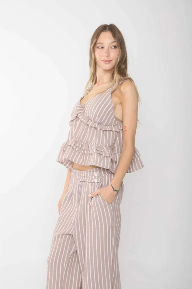 Blusa de lino rayada con detalles en volados y escote en V de Belle en Blusas para argentina