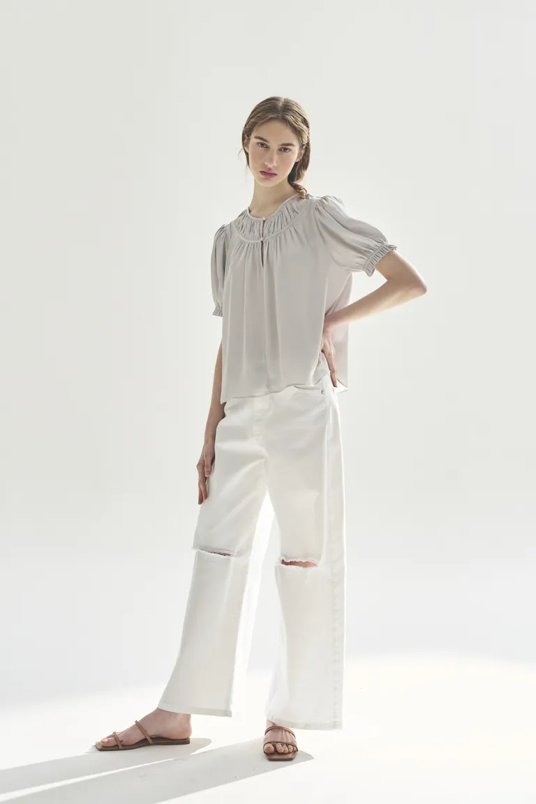 Blusa de manga corta con detalle en el cuello para mujer de Akiabara en Blusas para argentina