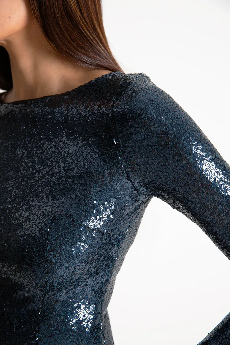 Vestido azul de lentejuelas con manga larga y escote recto de Naíma en Vestidos para argentina