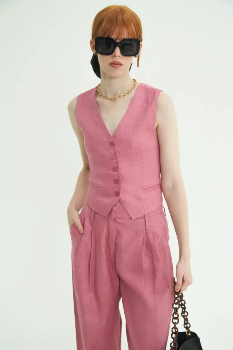 Chaleco de lino rosa con ajuste personalizable para un look sofisticado y moderno de Las Pepas en Chalecos para argentina