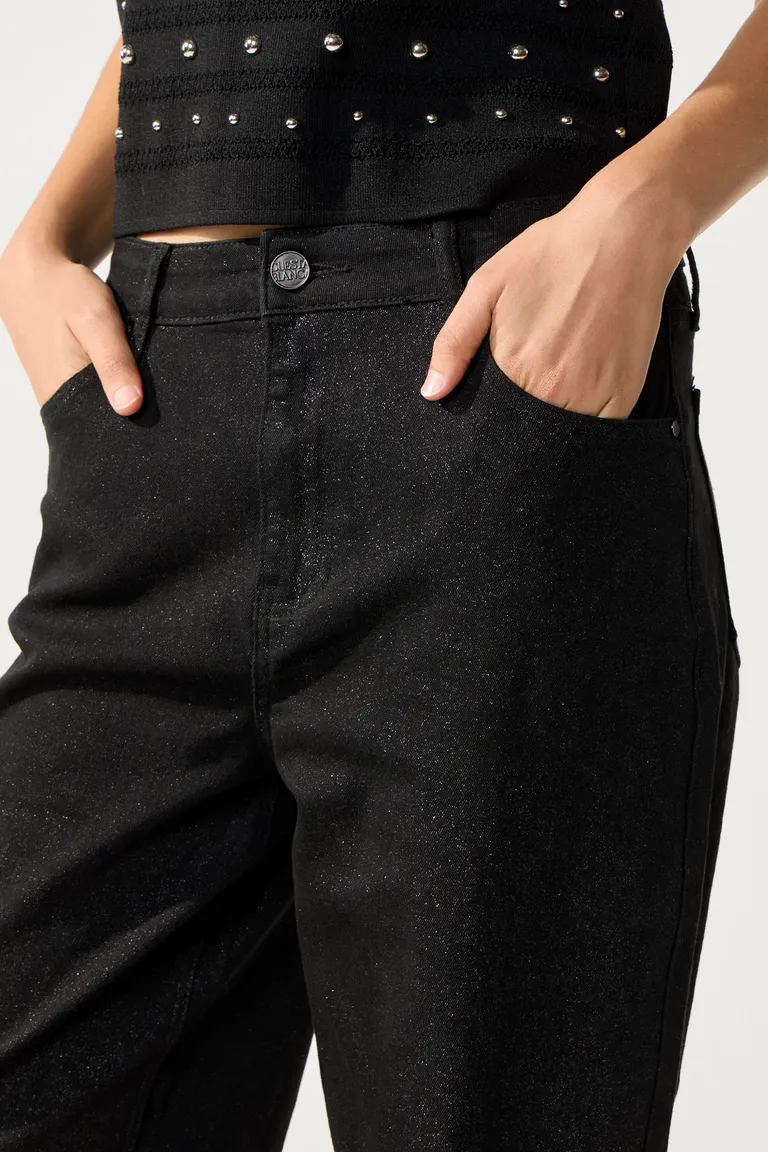 Pantalón negro de denim con detalles de foil plata y tiro alto de Cuesta Blanca en Pantalones para argentina