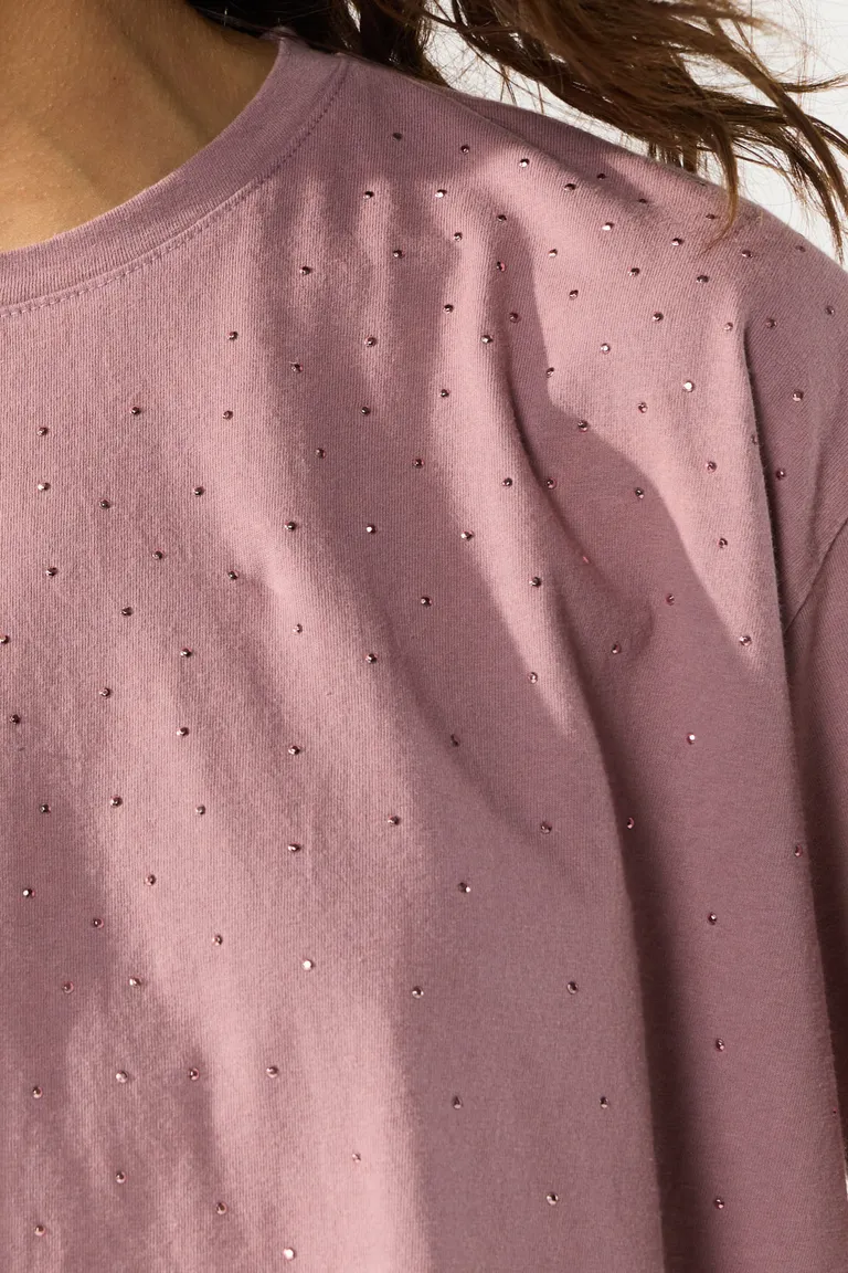 Remera rosa oversize con aplicaciones en tono a tono de Cuesta Blanca en Remeras para argentina
