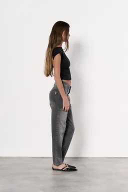 Jean denim mom gris de Magda en Pantalones para argentina