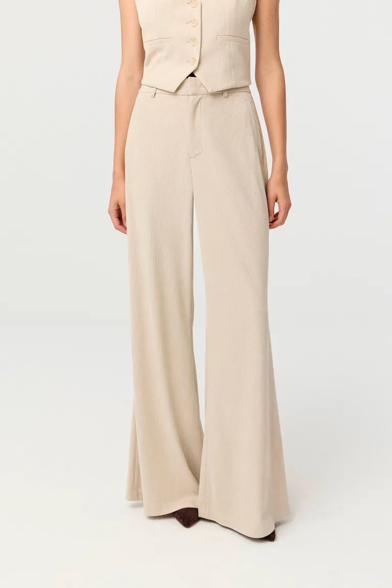 Pantalón de vestir tiro alto con corte palazzo y cierre frontal de Markova en Pantalones para argentina