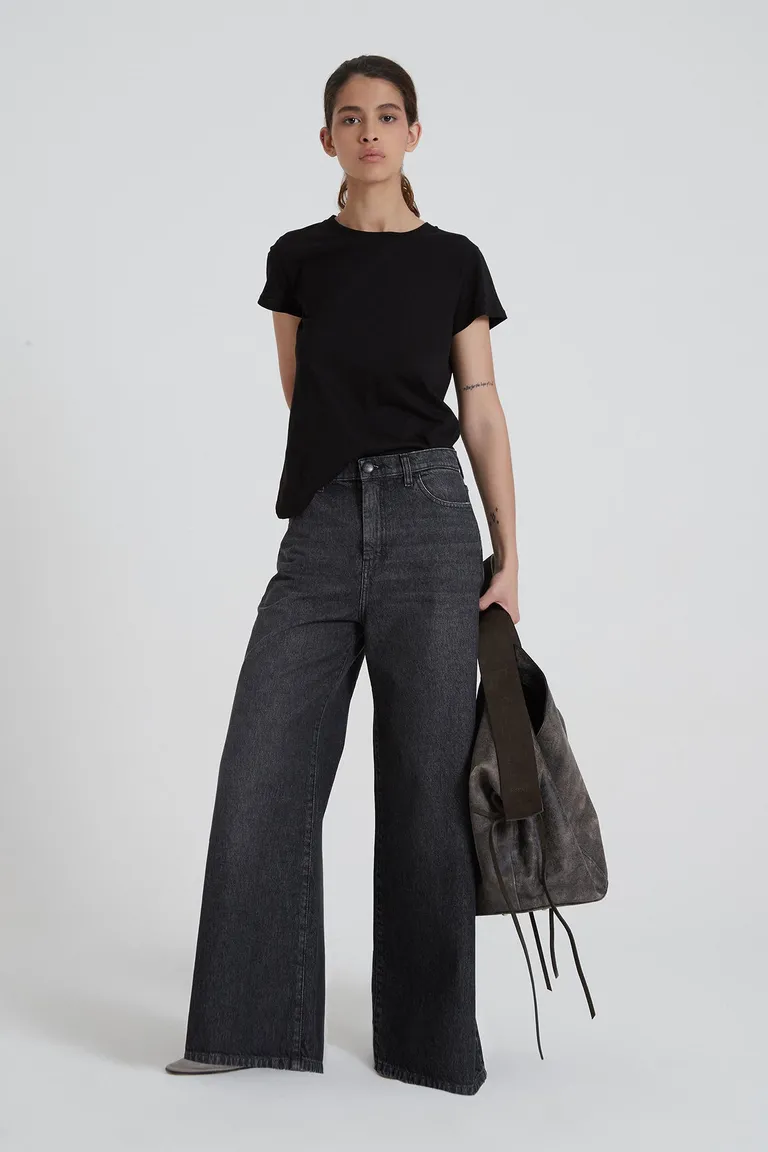 Camiseta de manga corta negra de silueta slim para mujer de Maria Cher en Remeras para argentina