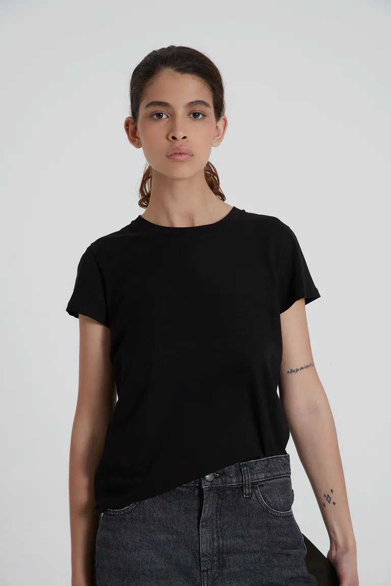 Camiseta de manga corta negra de silueta slim para mujer de Maria Cher en Remeras para argentina