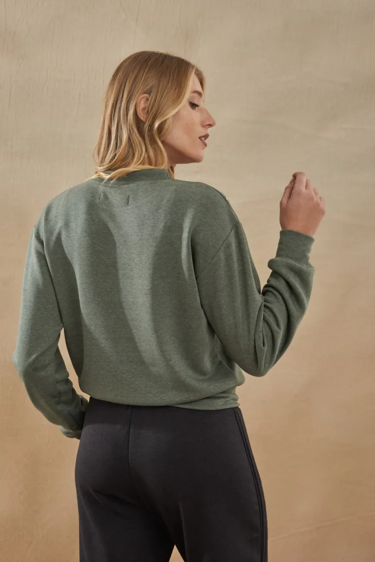 Buzo verde estilo minimalista para mujer de Apricot en Buzos y Sweaters para argentina