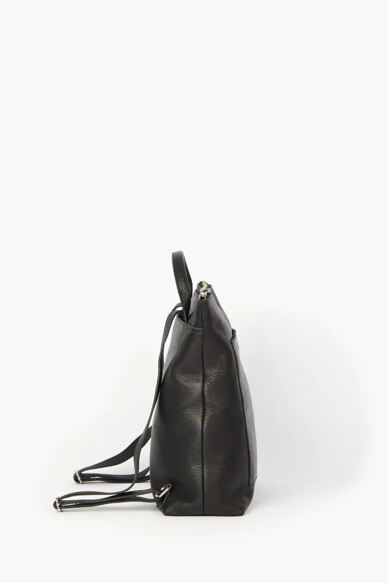 Mochila urbana con bolsillo frontal y correas regulables de Mishka en Mochilas para argentina