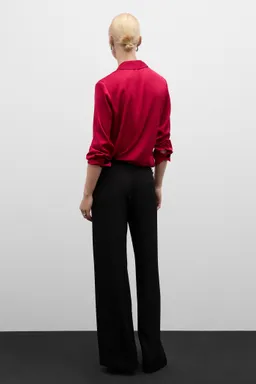 Camisa fluida satinada de Mango en Camisas para argentina