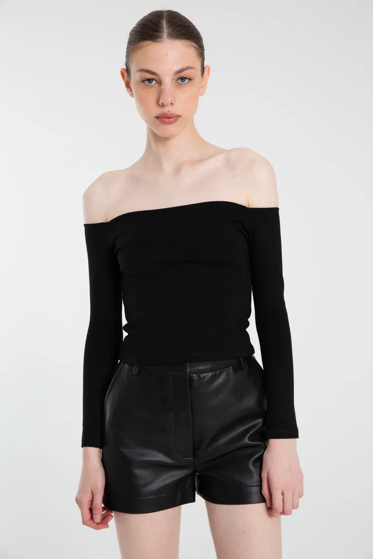 Top de punto negro sin hombros con manga larga de Naíma en Tops para argentina