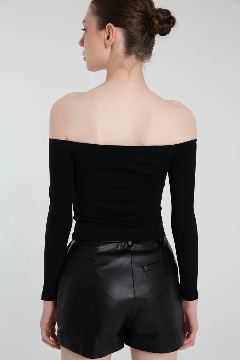 Top de punto negro sin hombros con manga larga de Naíma en Tops para argentina