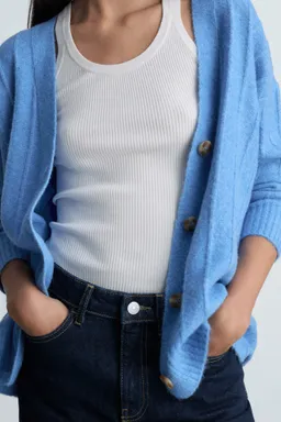 Cárdigan largo con botones de Mango en Buzos y Sweaters para argentina