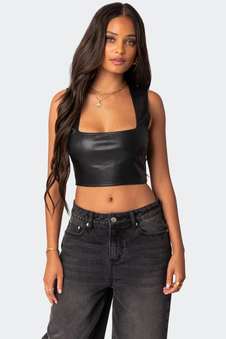Crop top cuero sintético crescent de Edikted en Tops para argentina