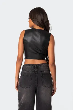 Crop top cuero sintético crescent de Edikted en Tops para argentina