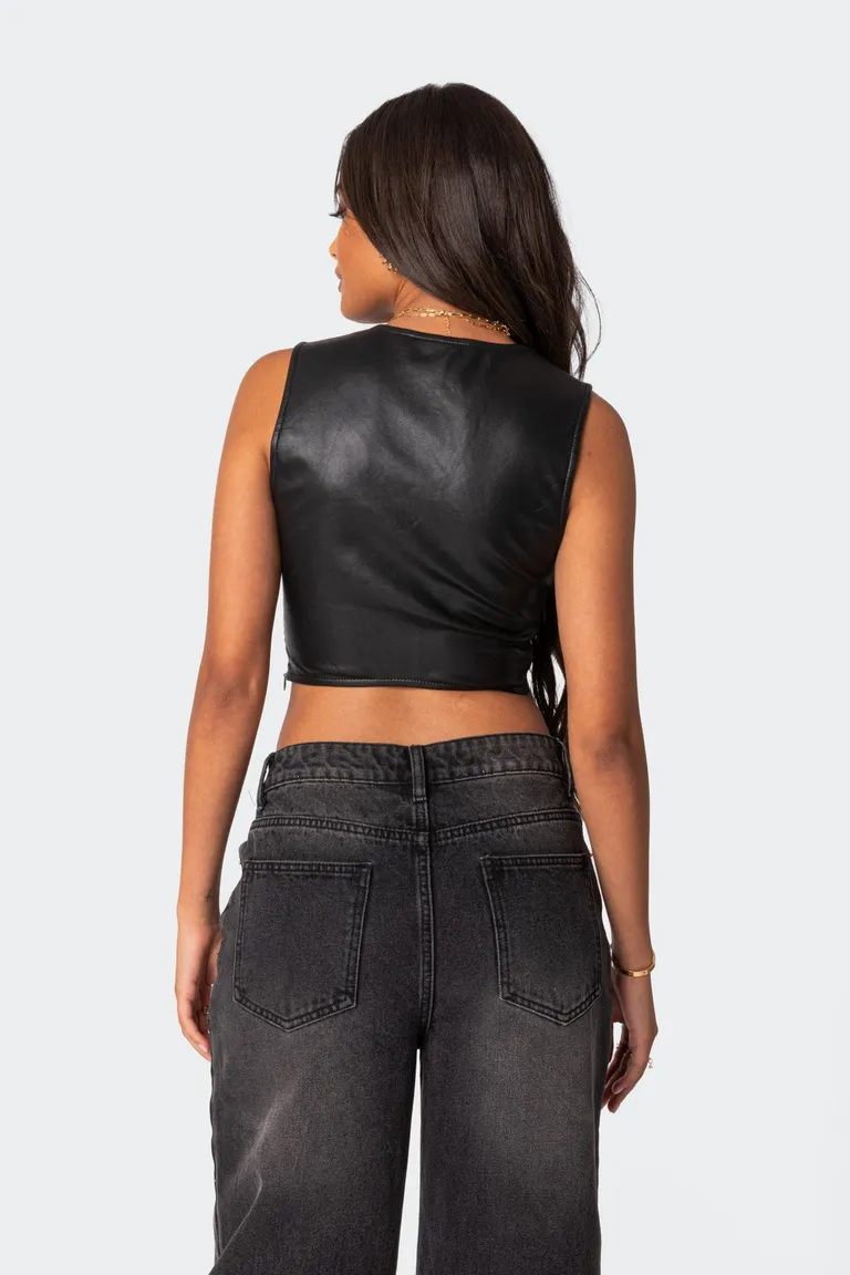 Crop top cuero sintético crescent de Edikted en Tops para argentina