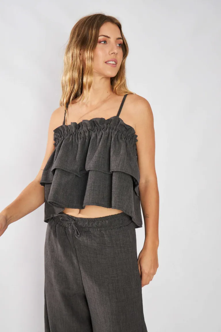 Blusa de lino con volantes, ideal para looks versátiles y elegantes de Belle en Blusas para argentina