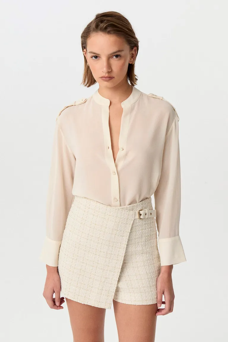 Camisa de gasa con cuello mao y manga larga para un estilo versátil y elegante de Markova en Camisas para argentina