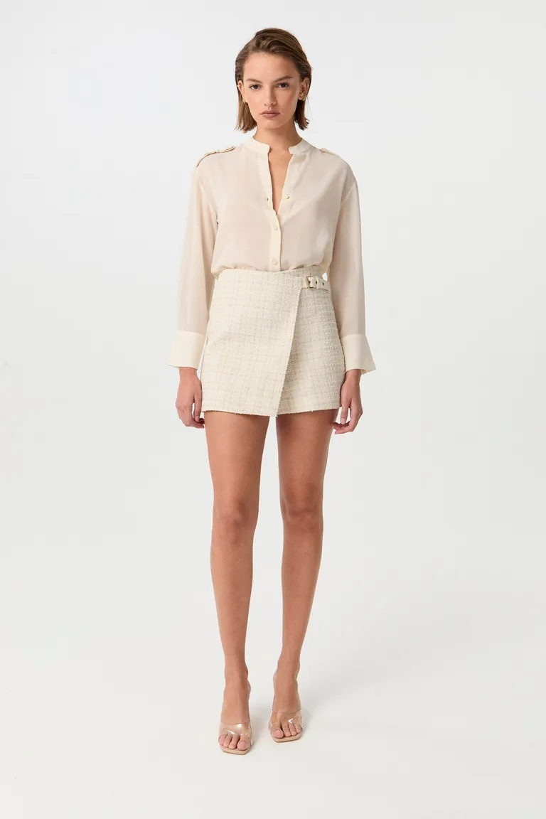 Camisa de gasa con cuello mao y manga larga para un estilo versátil y elegante de Markova en Camisas para argentina