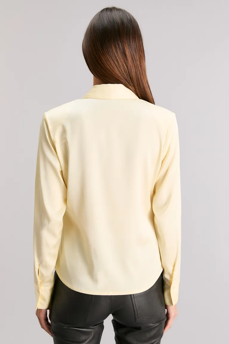 Camisa blanca de satén con corte slim y cierre de botones para mujer de Kosiuko en Camisas para argentina