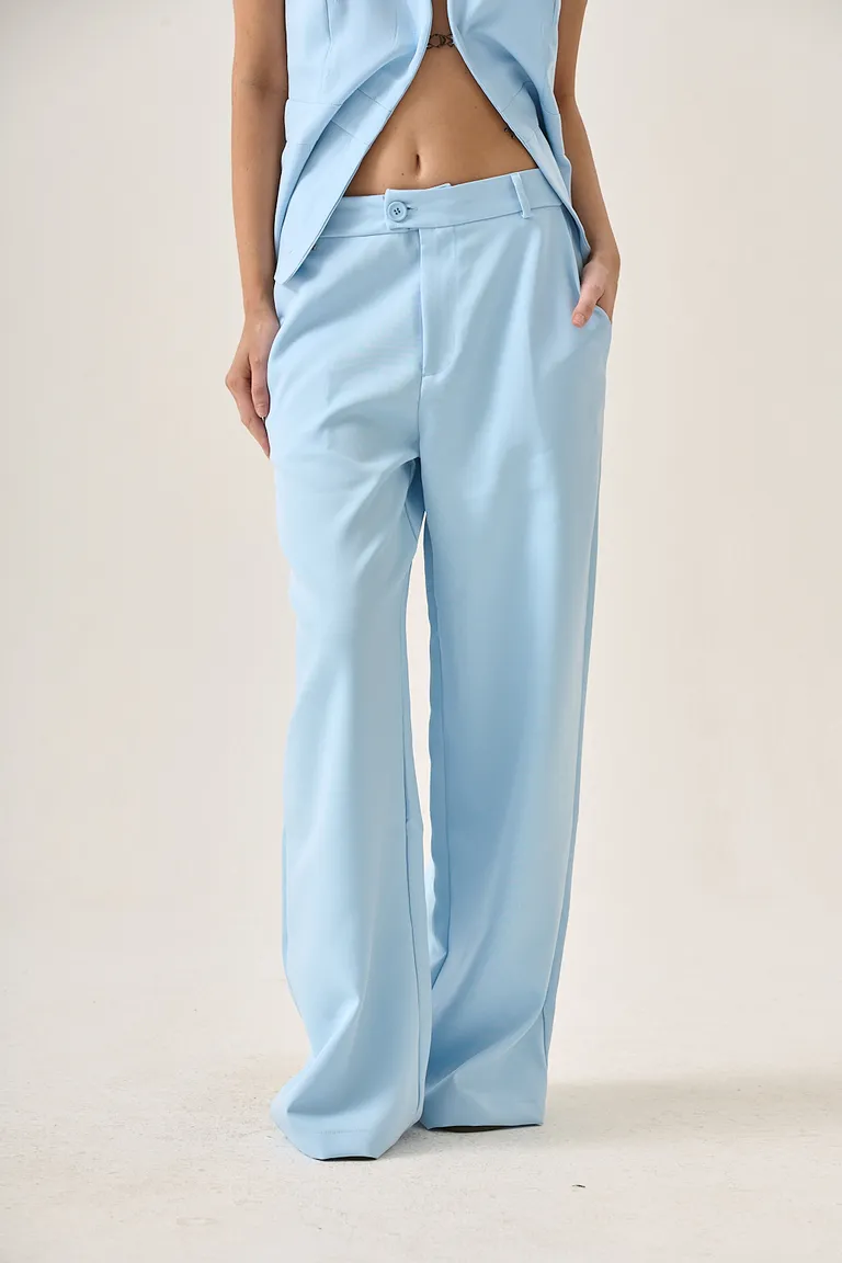 Pantalón eris de corte recto y tiro medio en tela sastrera de excelente caída de Sweet en Pantalones para argentina