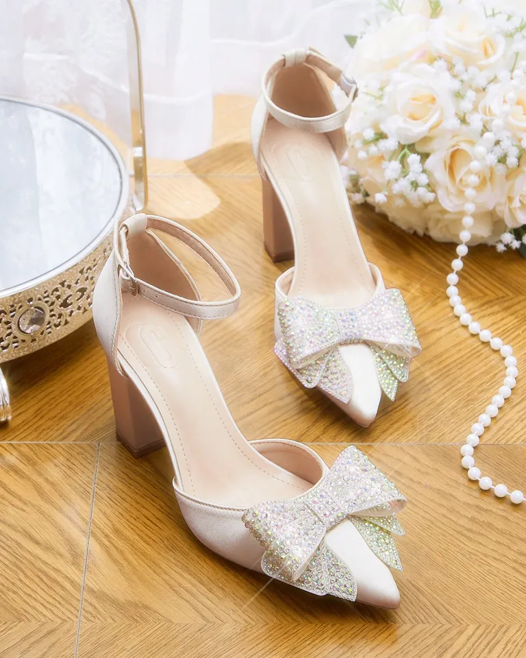 Tacones punta fina elegantes de Cuccoo en Zapatos con Tacos para argentina