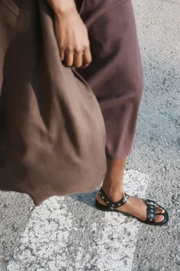 Sandalias tiras hebillas eyelets de Mango en Sandalias para argentina