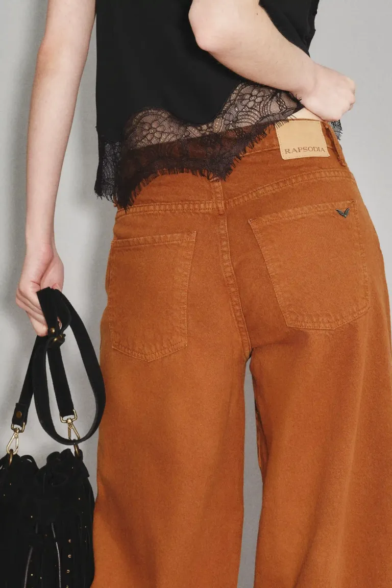 Pantalón Oxford de tiro alto con diseño amplio desde la cadera hasta el ruedo de Rapsodia en Pantalones para argentina