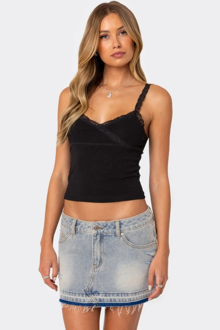 Musculosa con encaje amilia de Edikted en Tops para argentina