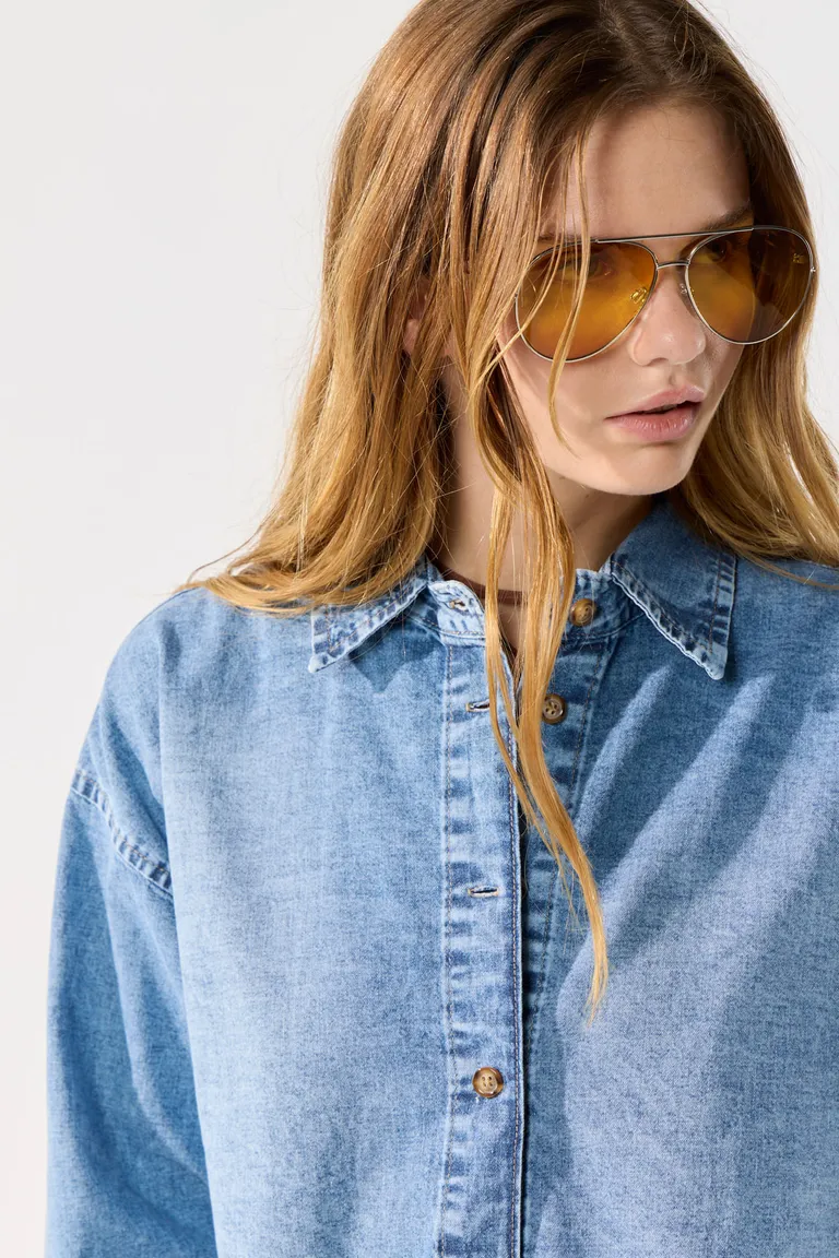 Camisa de denim de corte amplio y lavado ácido para mujer de Cuesta Blanca en Camisas para argentina