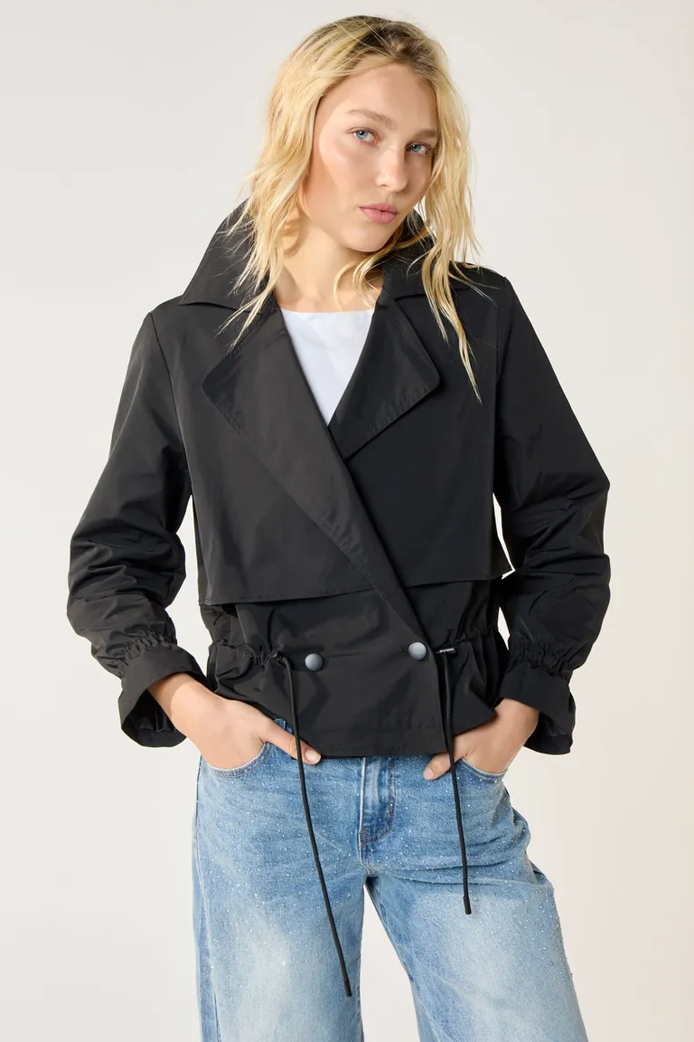 Trench Corto Negro con Pechera Suelta y Jareta en Cintura de Cuesta Blanca en Chaquetas para argentina