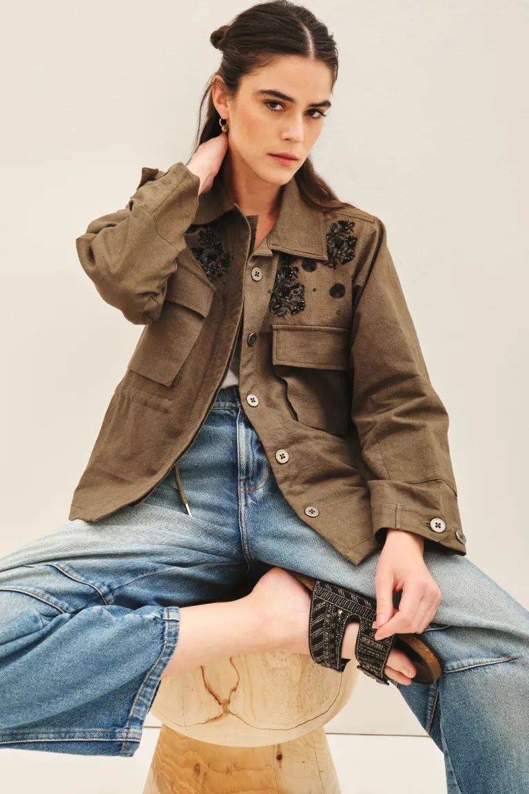 Campera de corte recto con bordados a mano y silueta ajustable de Rapsodia en Chaquetas para argentina